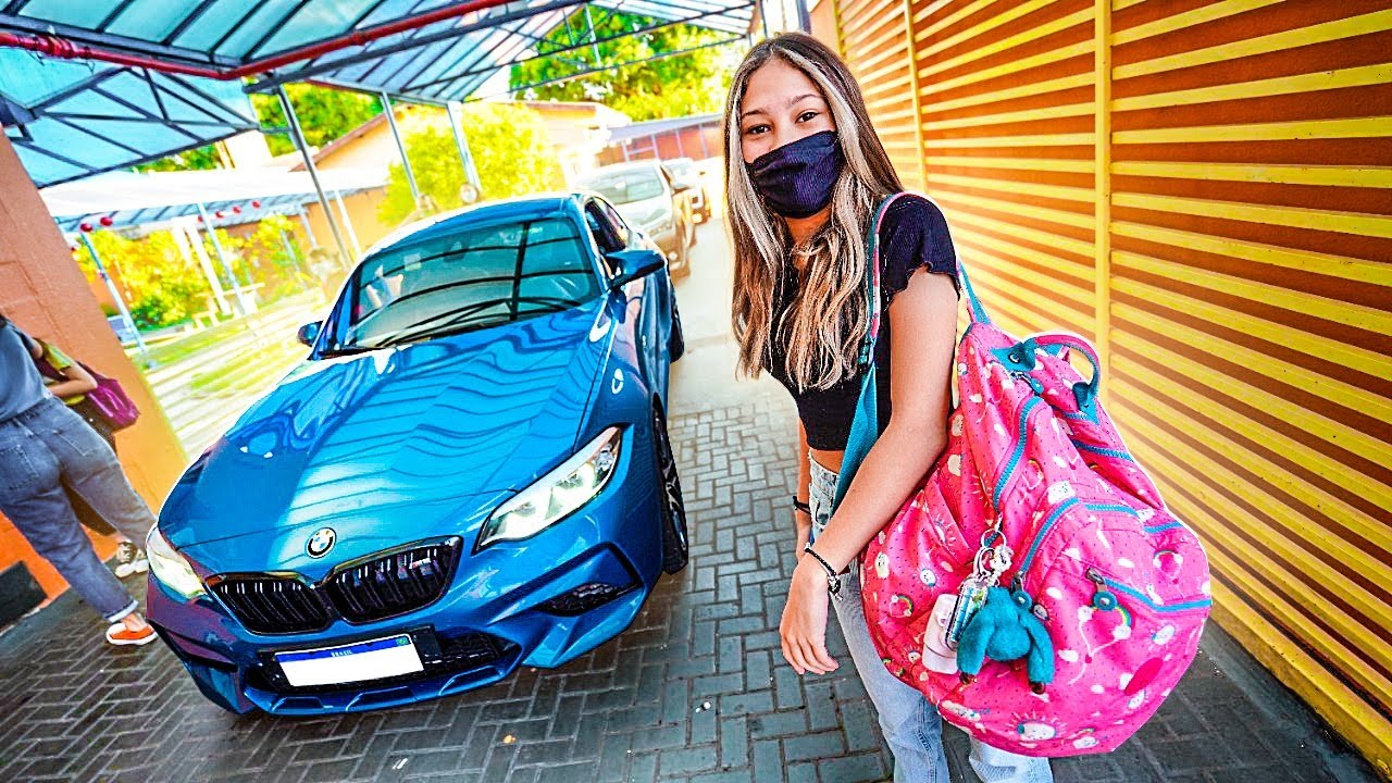 FIZ MINHA IRMÃ PASSAR VERGONHA NA FRENTE DA ESCOLA kkkkkk