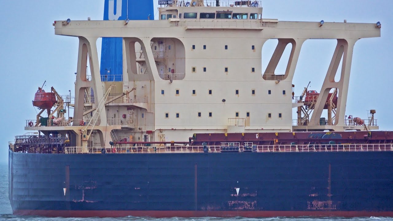 OCEAN GIANTS UP CLOSE: STUNNING SHIPSPOTTING MOMENTS JANUARY 2025 AT ROTTERDAM PORT