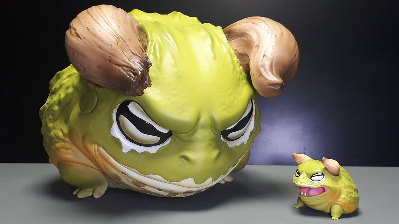 tooned Horned frog by Bowhuzhi Studio resin figure statue cartoon caricature bullfrog laughing