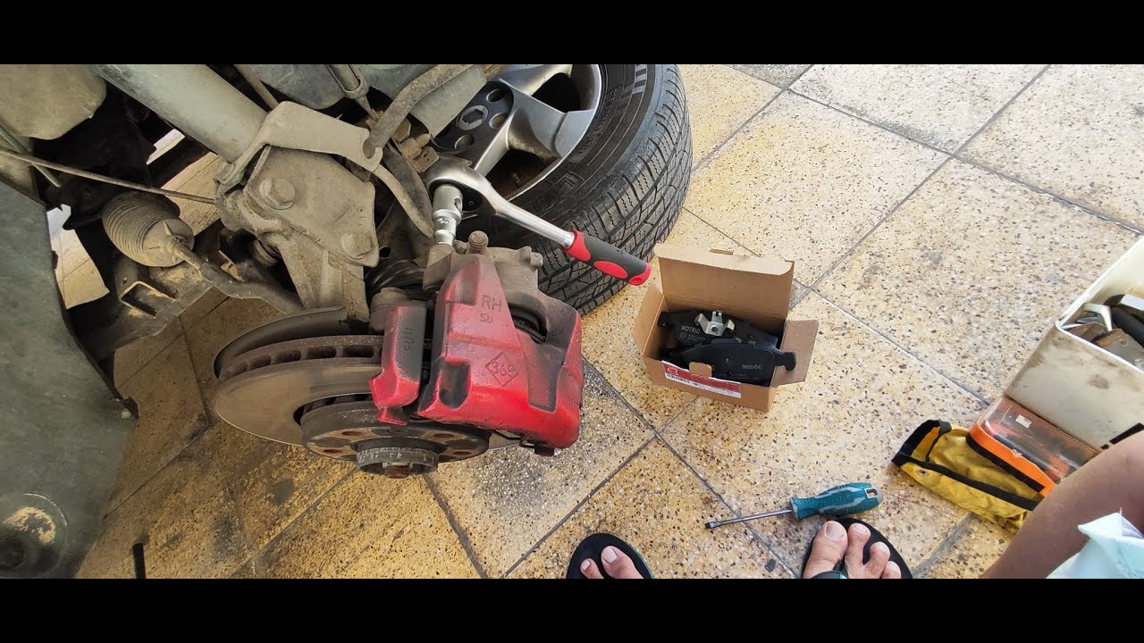Renault Duster Dacia brake pads replacement.
