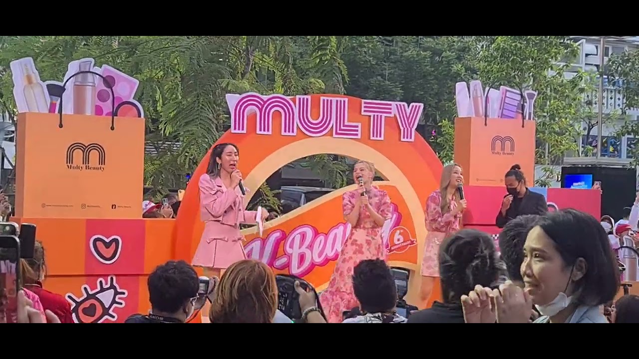 Freen - Becky  [Multy 6 Anniversary Birthday] @ สยามสแควร์ ซอย 5