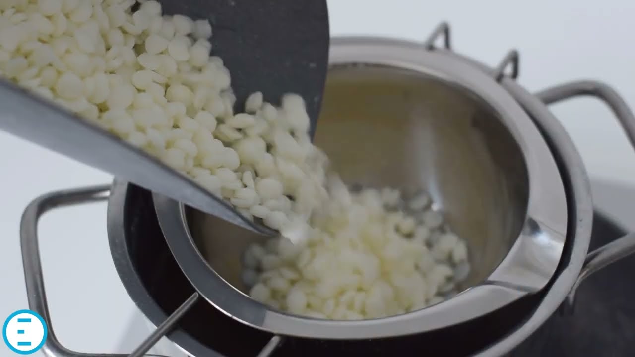 Sojawachs Kerasoy 4130 f&uuml;r Beh&auml;lterkerzen // Produktinformationen // DistrEbution GmbH