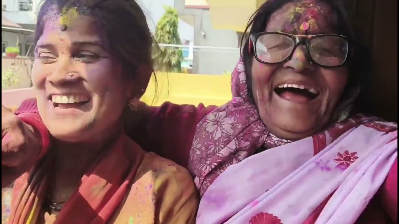 हमारे गांव में लेडीज  होली 