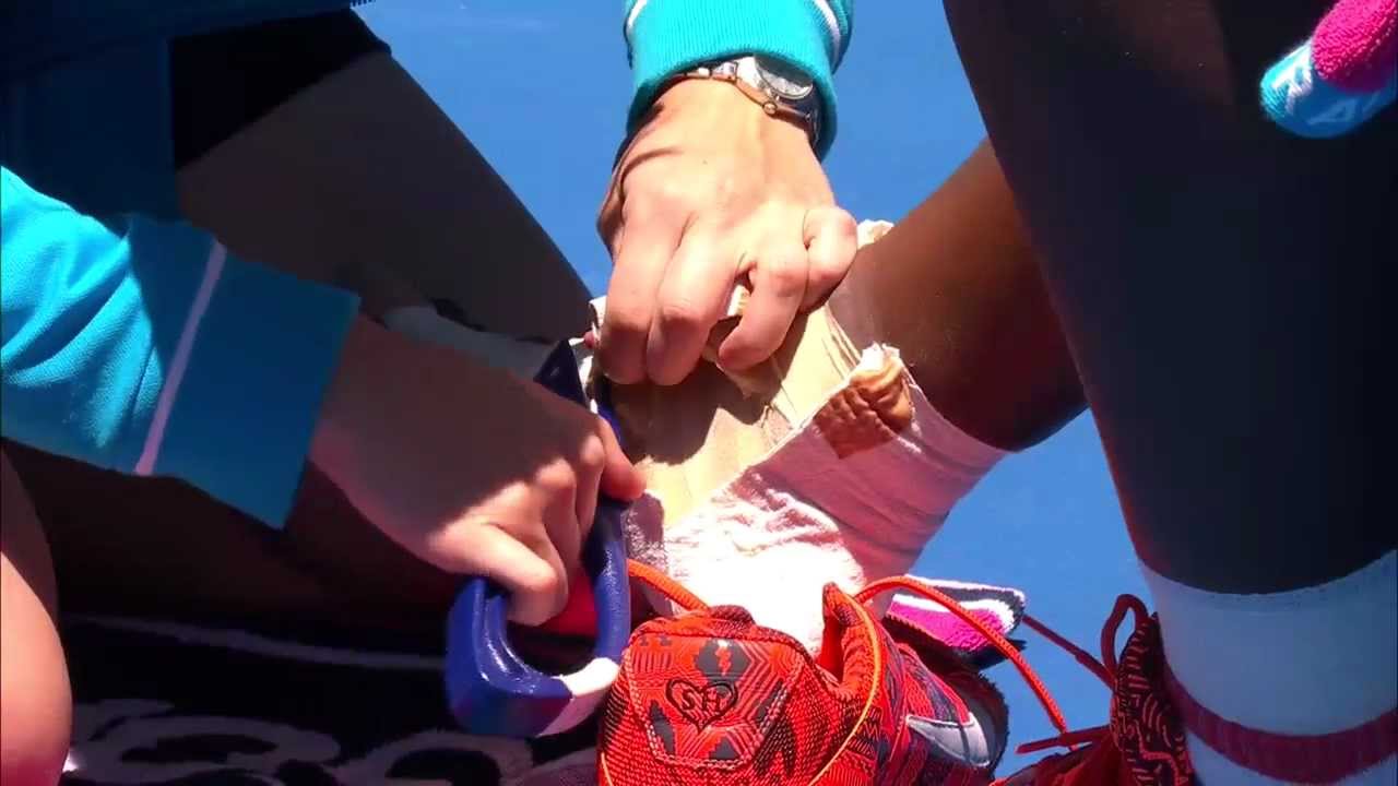 Serena Williams Falls During Her Match - Australian Open 2013