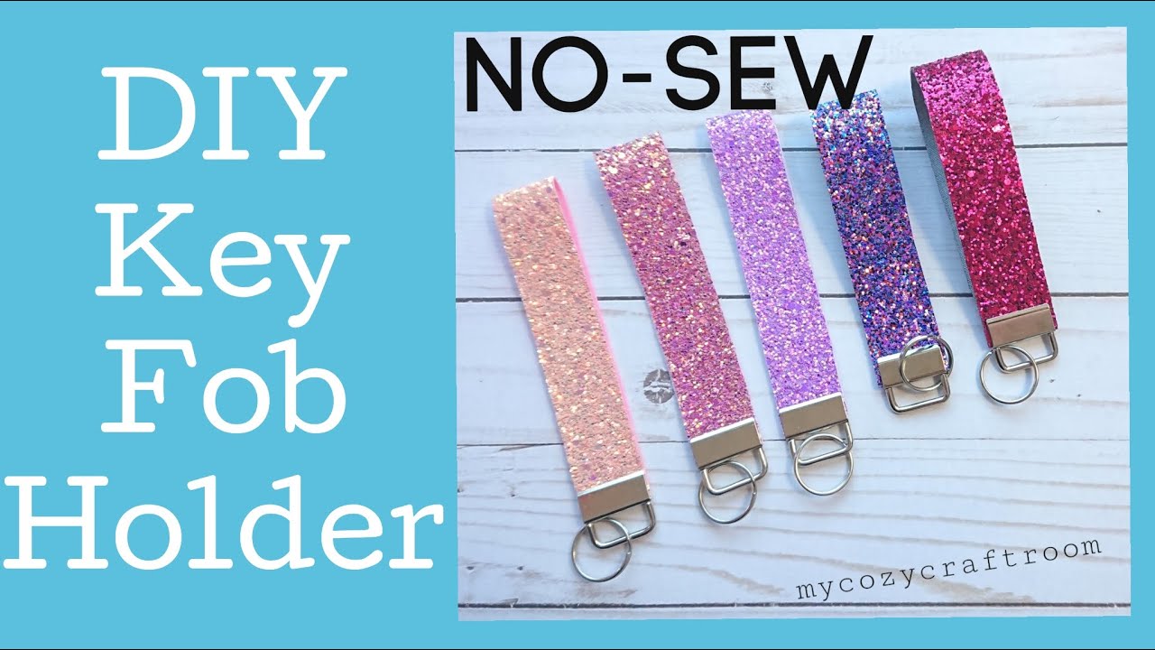 DIY Easy Wristlet Key Fob Holder // Chunky Glitter // #fauxleather #nosew #glittercanvas