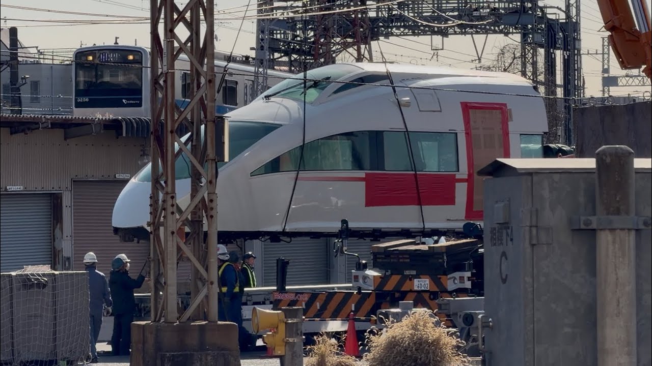 【4K高画質】VSE😢【50001F（50001×10）小田原方先頭車両（１号車） 廃車陸送】小田急50000形50001編成の50901号車の前側が積込の為吊り上げられるシーン（2026.1.30）