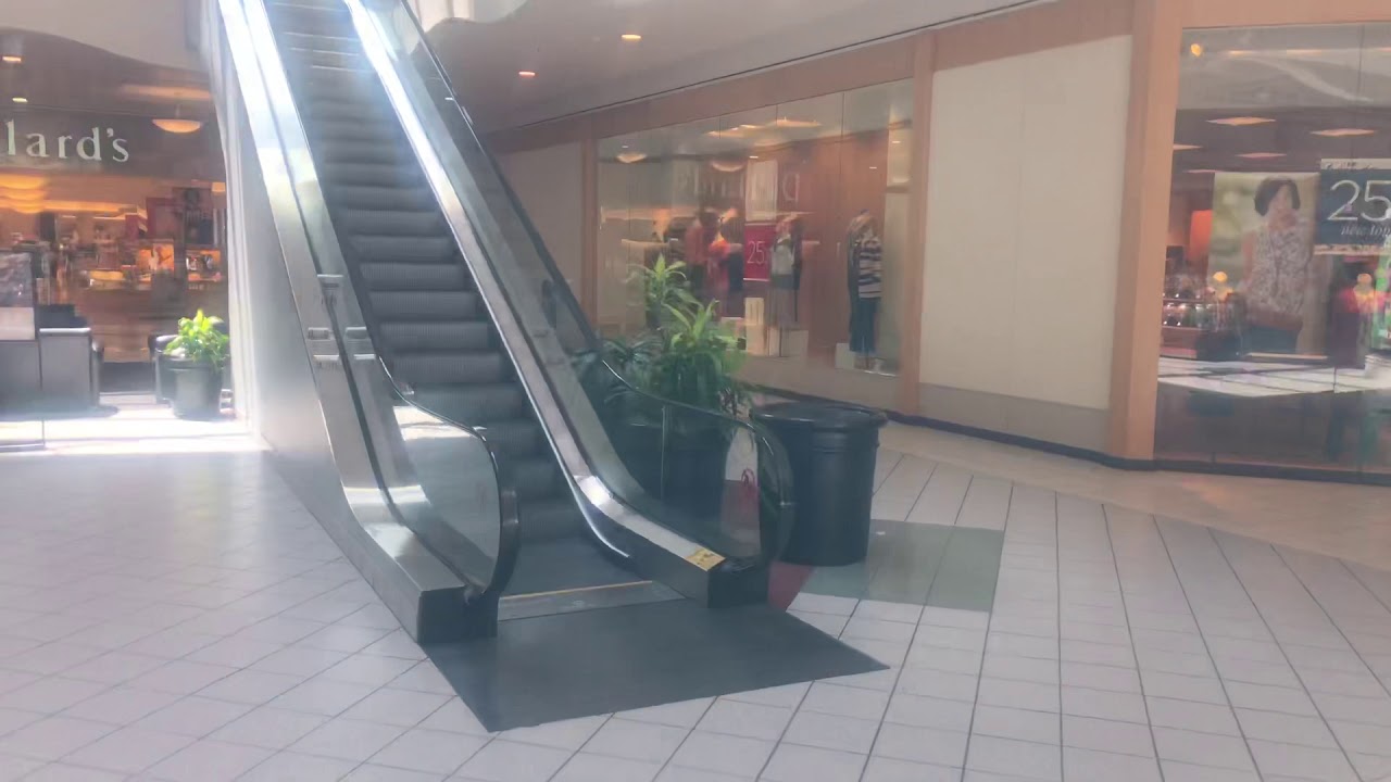 Tour of a Dying Mall (Provo Town Center)