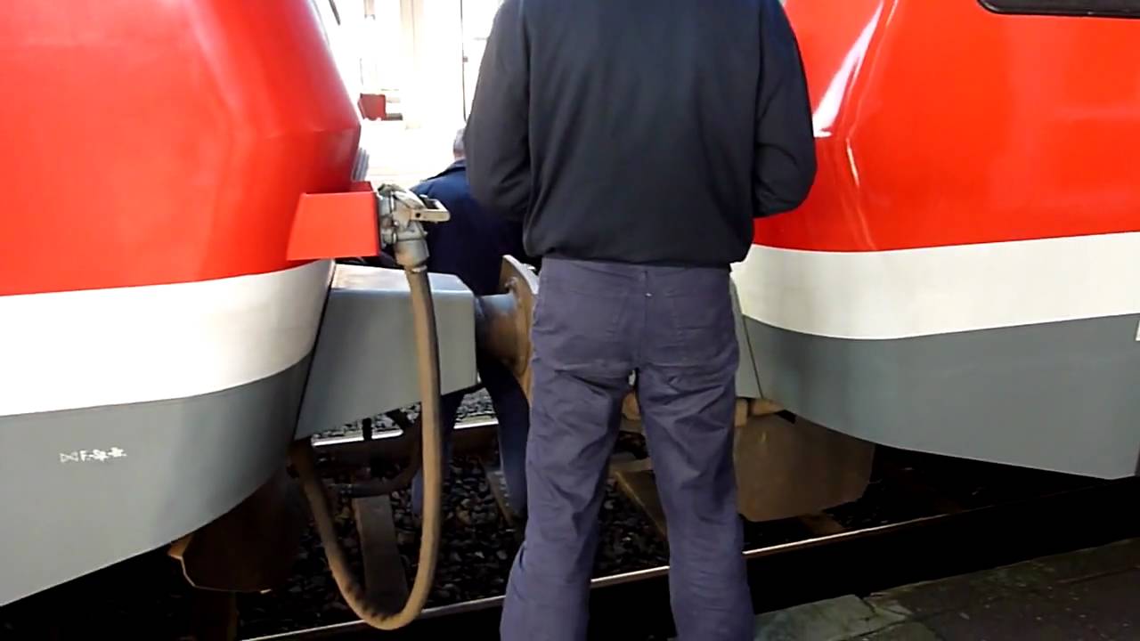 Zusammenkupplung der Dieseltriebewagen der Baureihe 628  