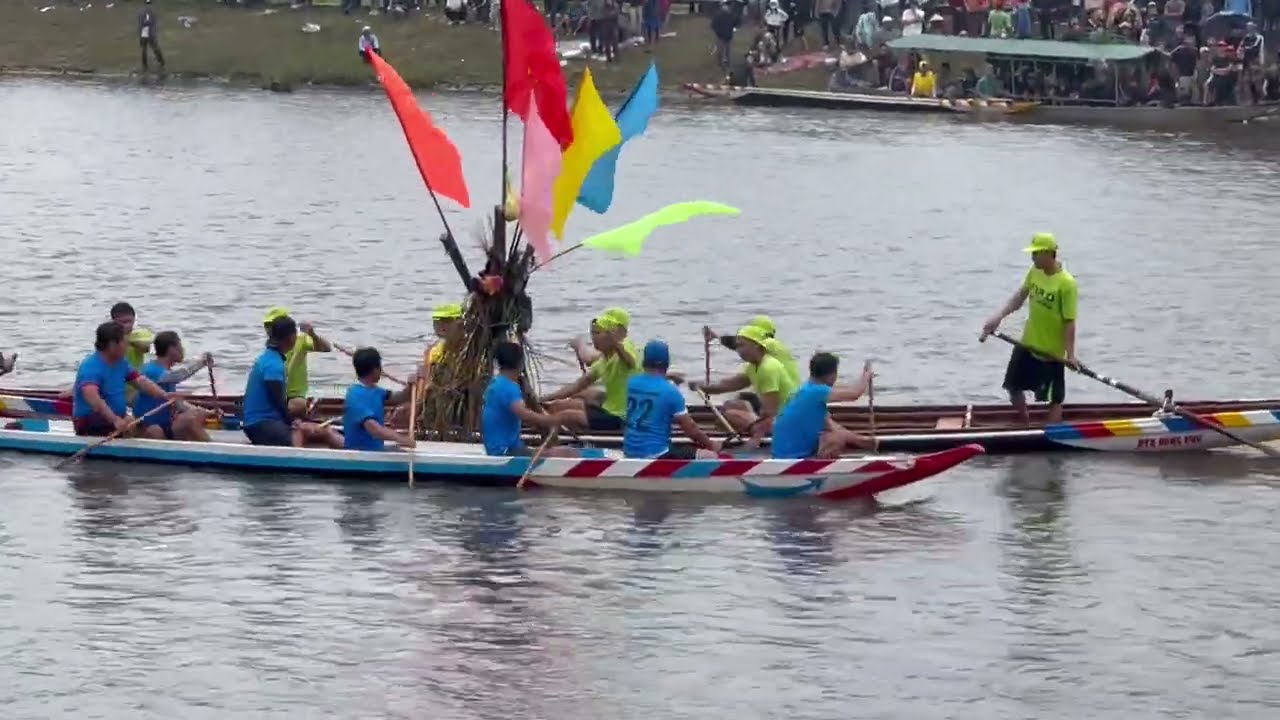 Đua ghe trên sông quê những phút căng thẳng nghẹt thở khi tráo nét đẹp sông nước làng quê Việt Nam