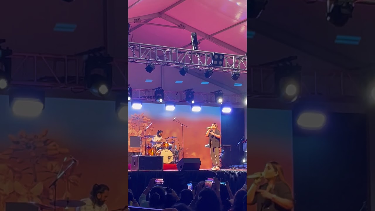 Somlata Entry in Bangalore Concert | Jeno Tomari Kaachhe | Nei Tumi Aager Moto