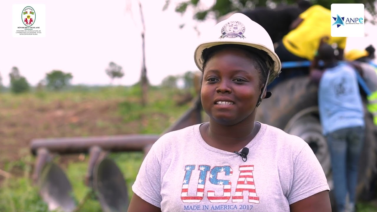 Des jeunes au cœur d’une formation certifiante en conduite de tracteurs agricoles