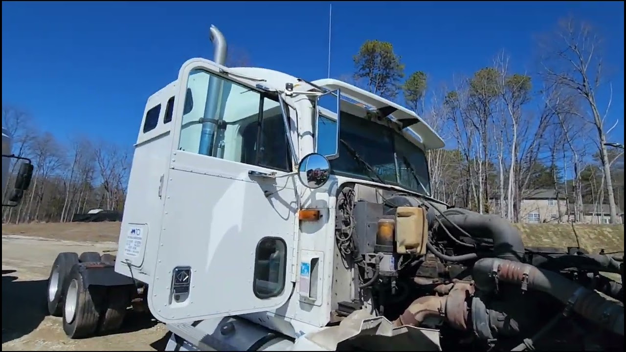 (L00573) 2000 International 9400 TRUCK-