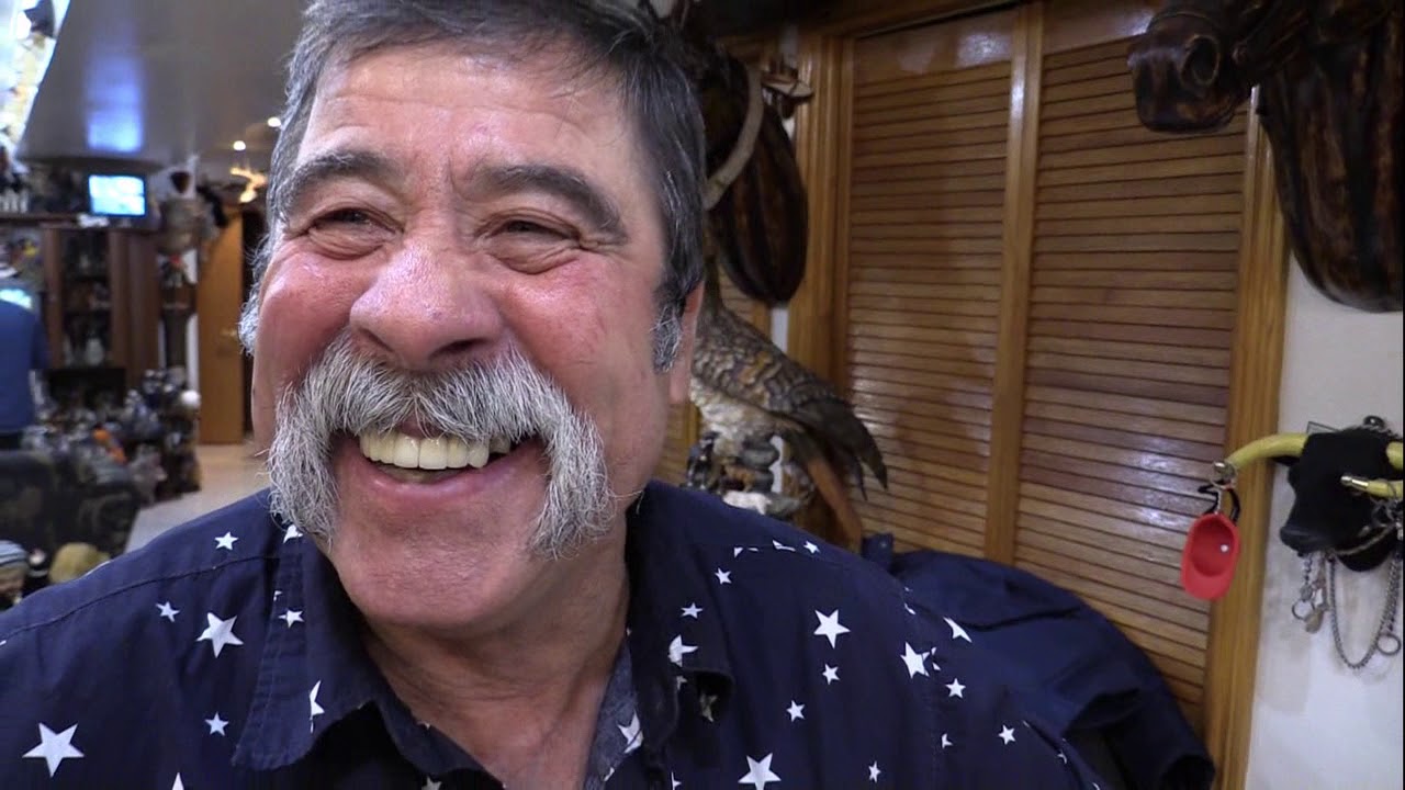 Elmiro o homem da casa cheia