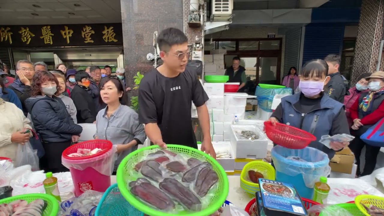 這是什麼誇張的買氣 #中彰海王子 #烏日火車站 #海鮮叫賣 #海鮮拍賣