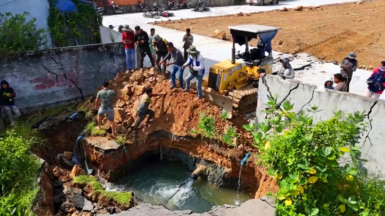 We Be Aware!! New  Landfill Task! Dump Truck 5-Ton Pour Soil Flooded Land, Dozer D2 Push Soil,