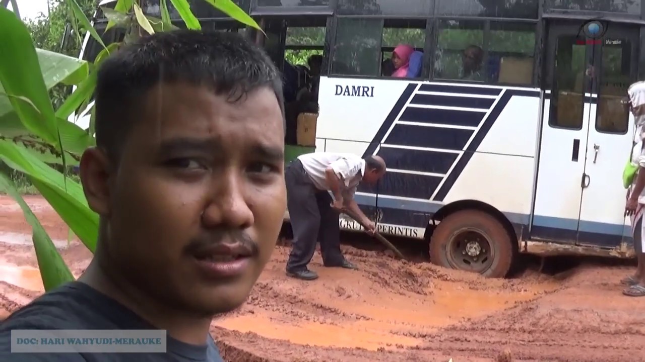 The Bus on The Road Trans Papua... Tembus gak ya??..