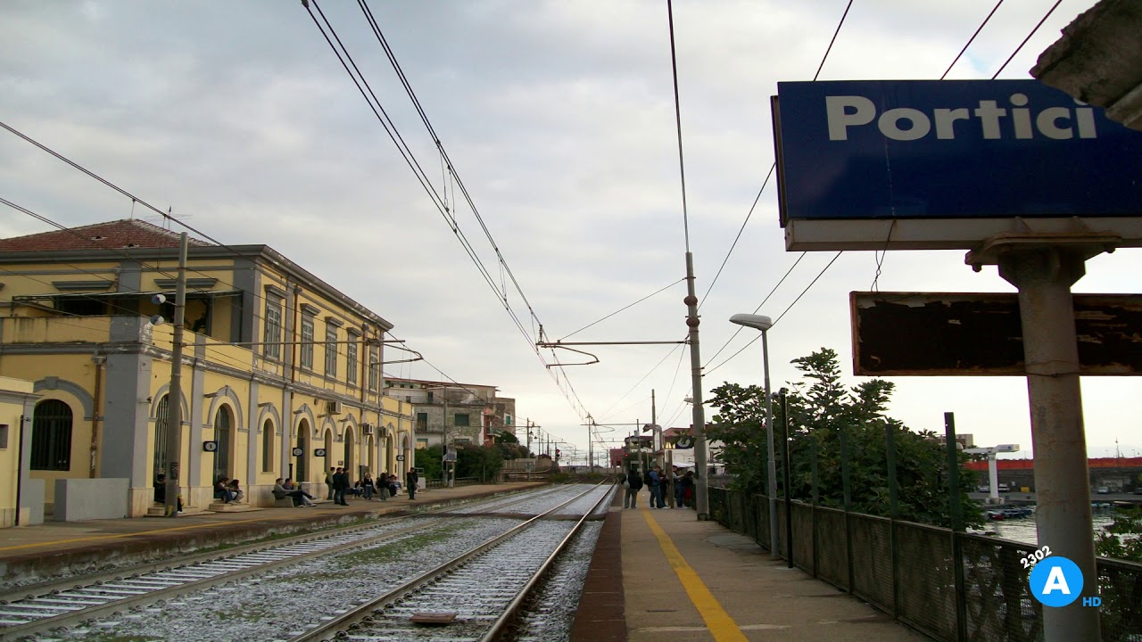Annunci alla Stazione di Portici - Ercolano