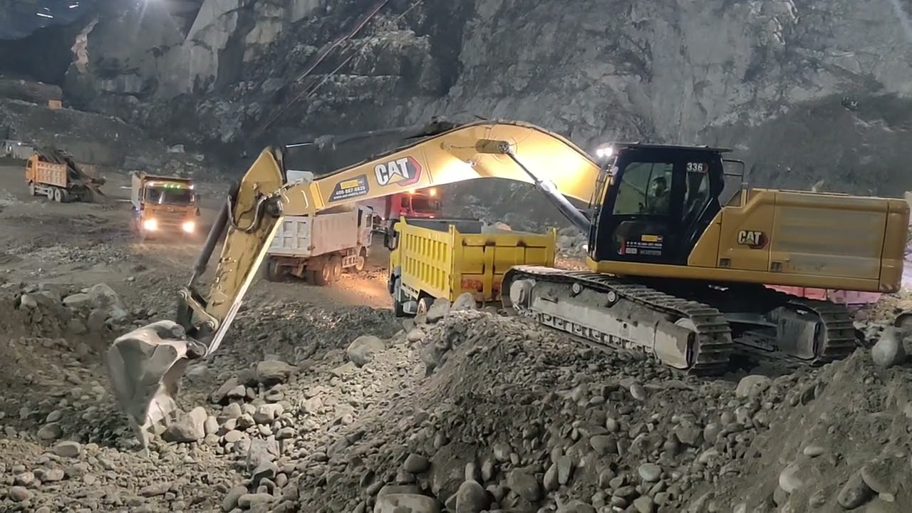 #momant #chaterpiller ³³⁶ CAT new fantastic #automobile #construction #heavy truck wheels loading 