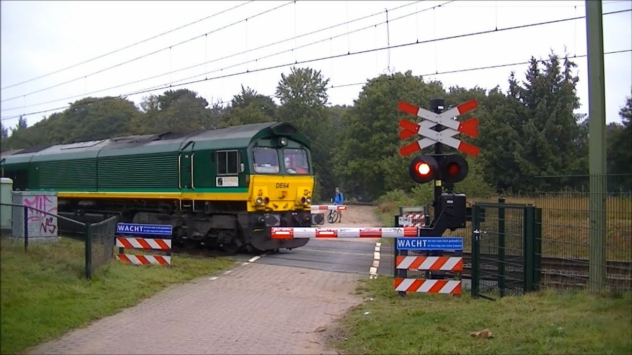 Spoorwegovergang Ede-Wageningen // Dutch railroad crossing