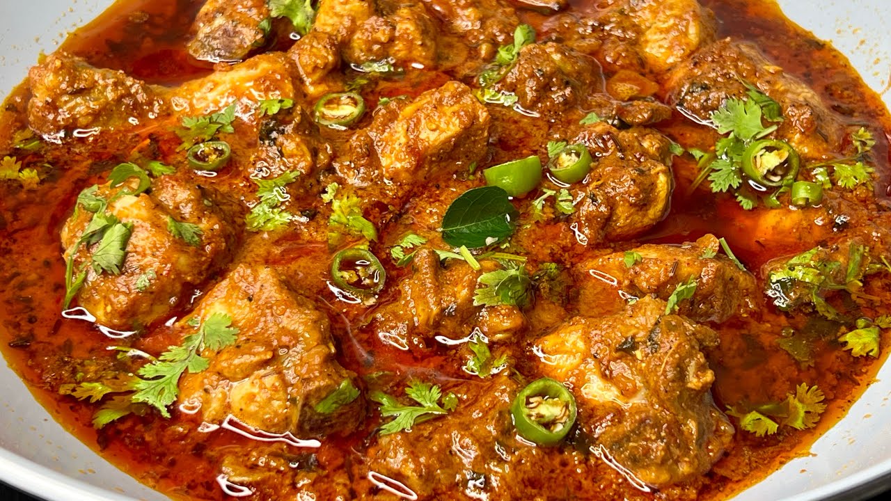 SHAHI MAKHNI BHUNA MURGH - Makkhan Ki Tarah Muh May Ghuljaye Tasty Bhuna Murgh Recipe By FEM