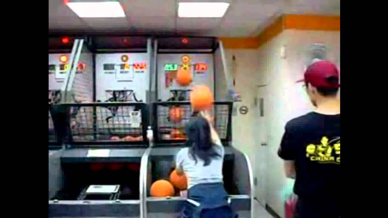 Crazy Asian Girl Pop-a-Shot Arcade Basketball Game Record (114 Made Shots in a Row)