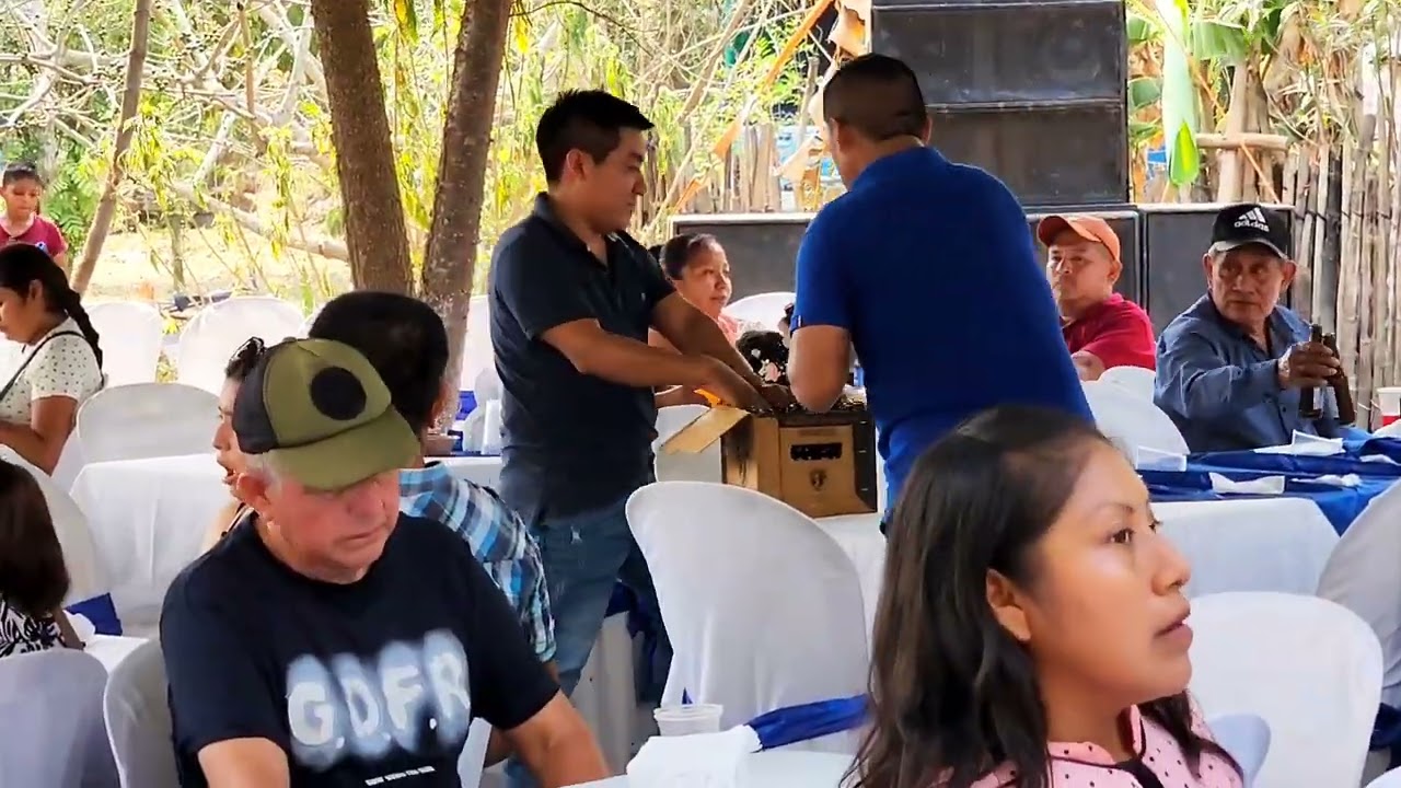 GRUPO NUEVA ILUSION besitos tristes y lejos de mi tierra.