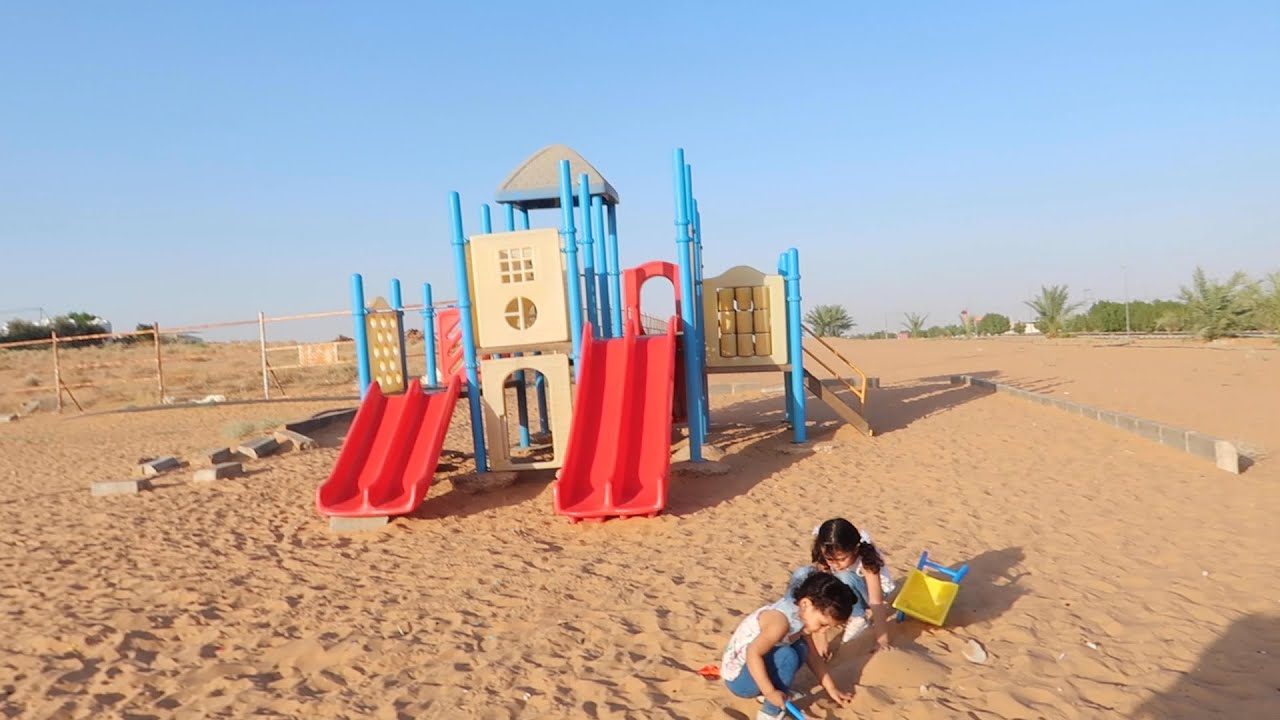 تالين ولولو يلعبون بالزحليقه والتراب