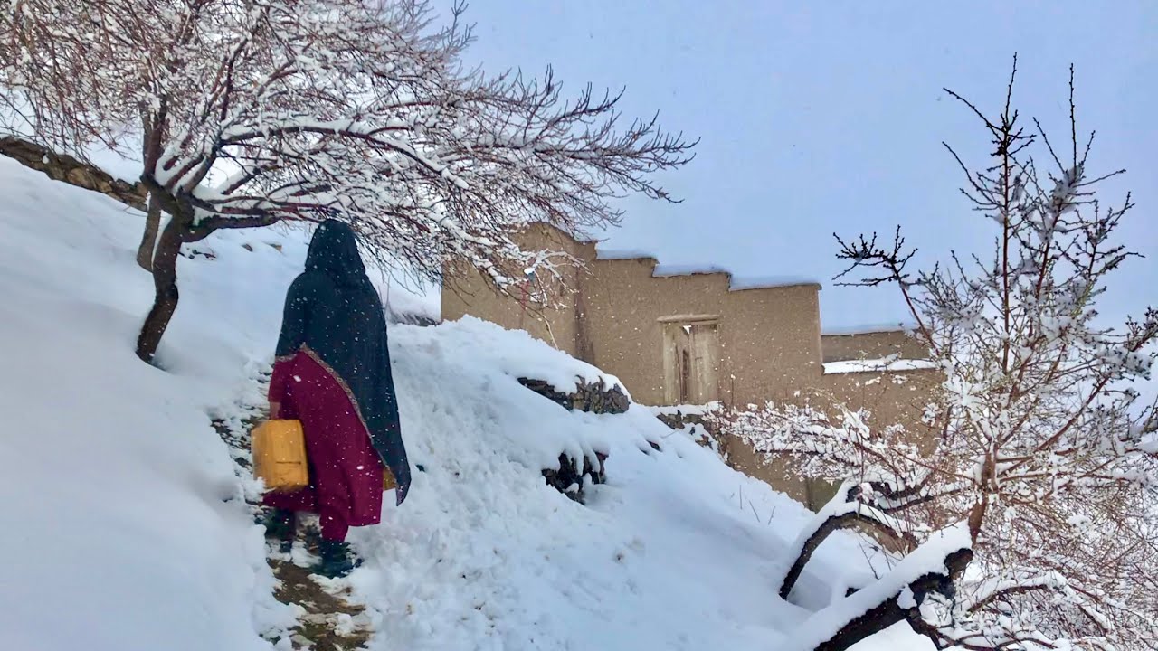 A Quiet Winter Day in the Mountain Village | Simple Rural Life & Peaceful Nature
