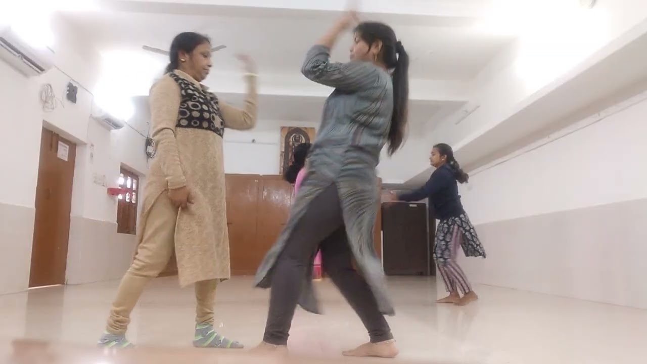 तेरी पतली कमर पर मटकाभारी फुट जावेगा सबसे इजी स्टेप्स पिंक प्लाई डांसर