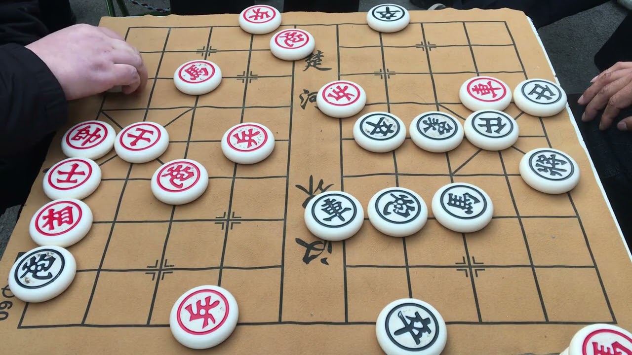 小伙公园挑战高手老大爷，没想到是个扮猪吃老虎的主，残局真厉害