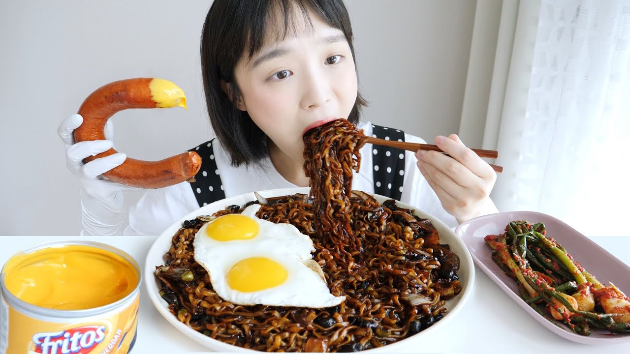 킬바사소세지와 팔도 짜장면 먹방 _ 더하기 나초소스와 파김치 최고의 핵꿀조합👍 :D
