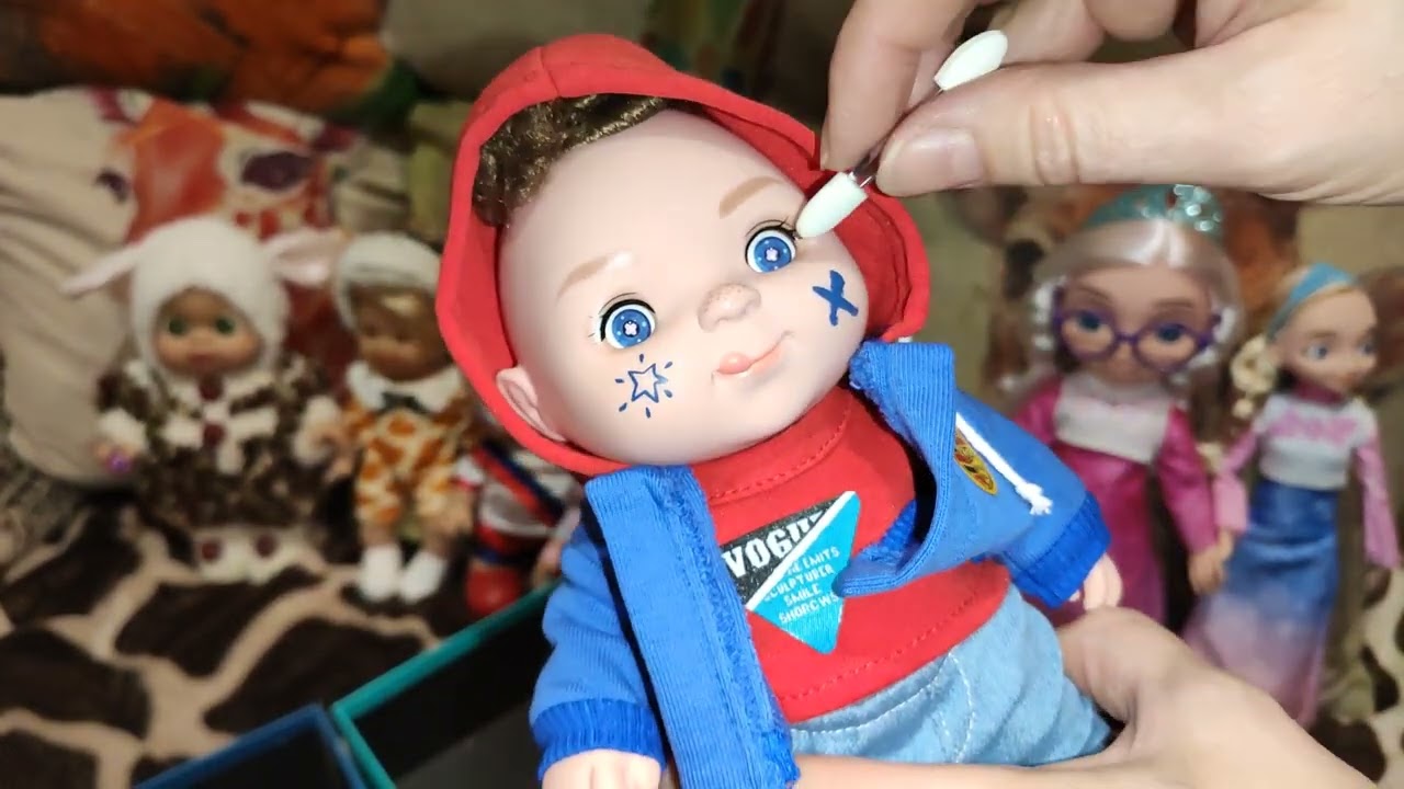 я простой хулиган, у меня есть.... спонжик для теней.. 😁кукла пупс Карл 19см. Цвет глаз можно менять