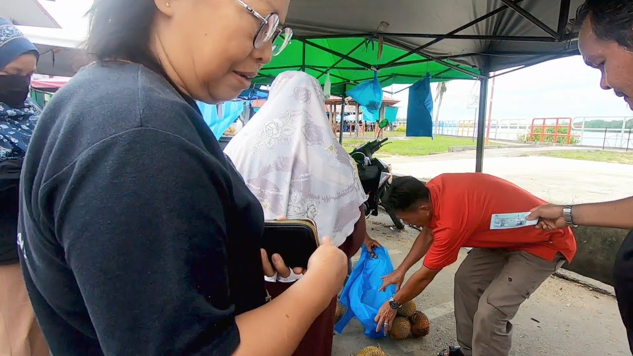 BORONG DURIAN KAMPUNG DI SARIKEI // BAWA ABIL KE COFFEE LORONG