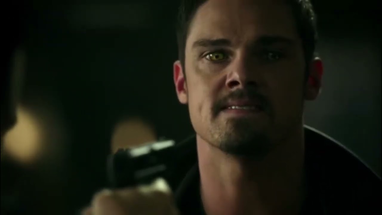 Beauty & the Beast | 2ª Temporada  | Escena del Episodio 11 | Español Latino