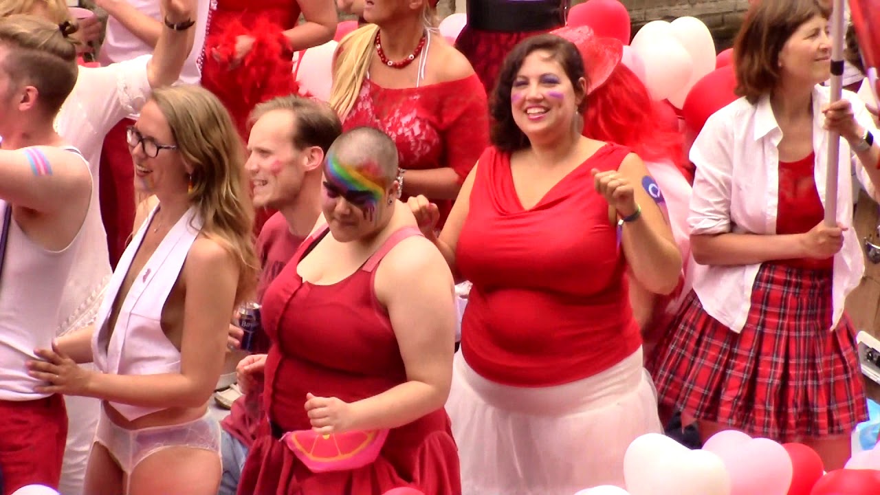 Utrecht Canal Pride 2018 (15/30) - Bodytalk deel II, Polyamorie, Jonge Utrechtenaers