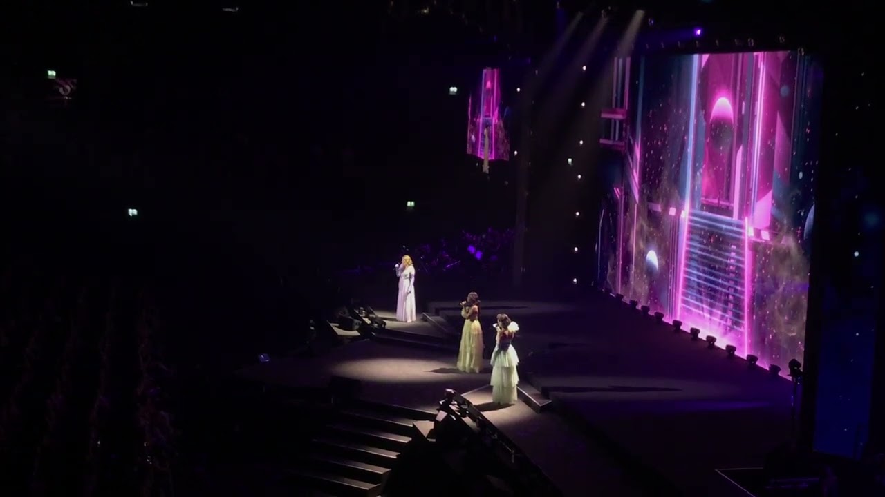 Brigitte Heitzer, Willemijn Verkaik & April Darby Never enough uit The greatest showman