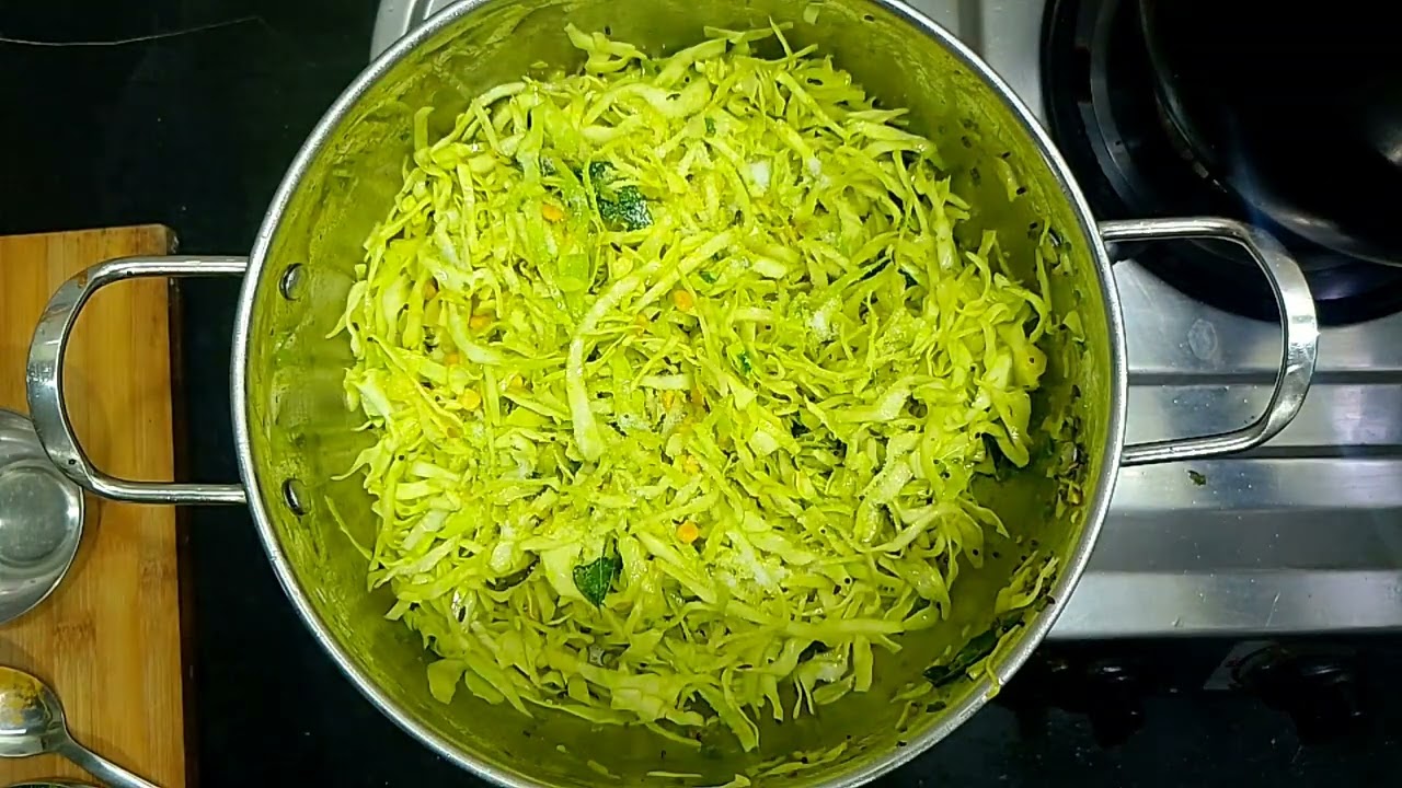 #अगदी मोजक्या साहित्यामध्ये बनवून तयार होणारी कोबीची भाजी#aratikitchen#recipe#cooking#