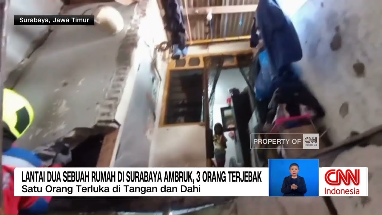 Lantai Dua Rumah di Surabaya Ambruk, Tiga Orang Terjebak
