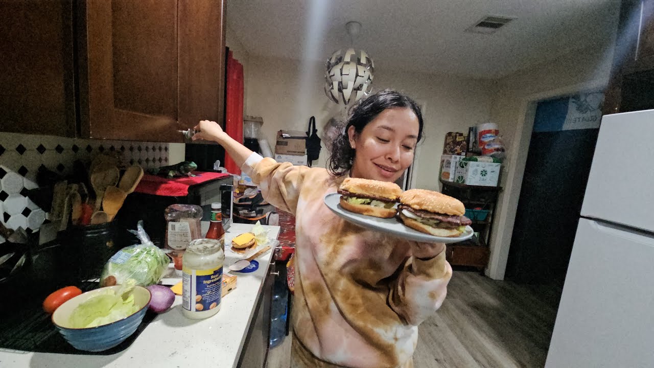 Wow hasta hoy apareció Nayeli, noche de HAMBURGUESAS 🍔