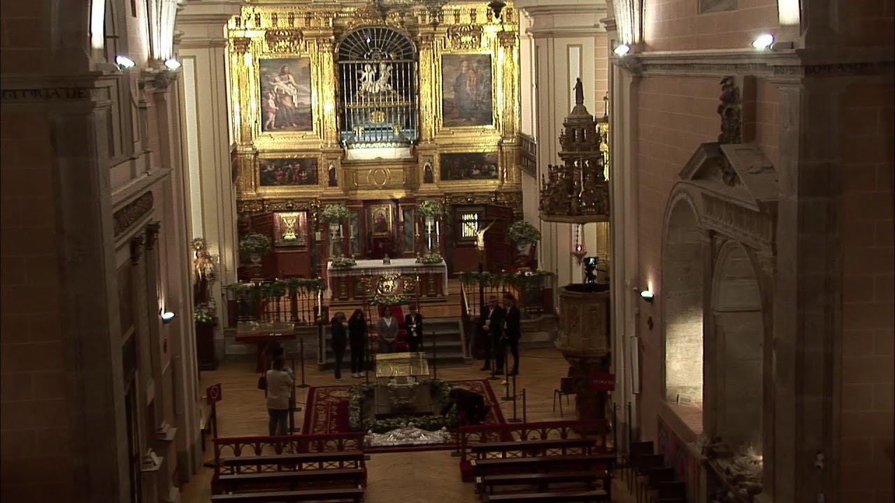 Veneración del cuerpo de Santa Teresa de Jesús en Alba de Tormes (Salamanca). EN DIRECTO