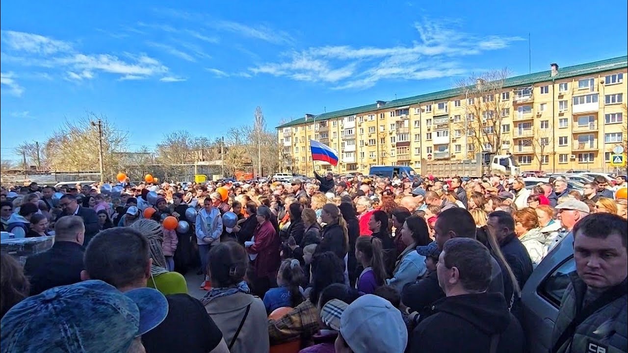 МАРИУПОЛЬ Тысячи Жителей вышли, Но ЗАЧЕМ?Очереди и Новое🏫 Восстановление и Жизнь Сегодня