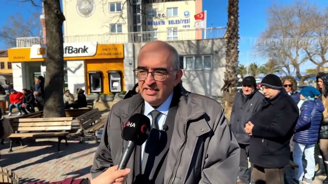 Mudanya Belediyesi önünde açlık grevine başladım (Basın açıklaması) Canlı Yayın
