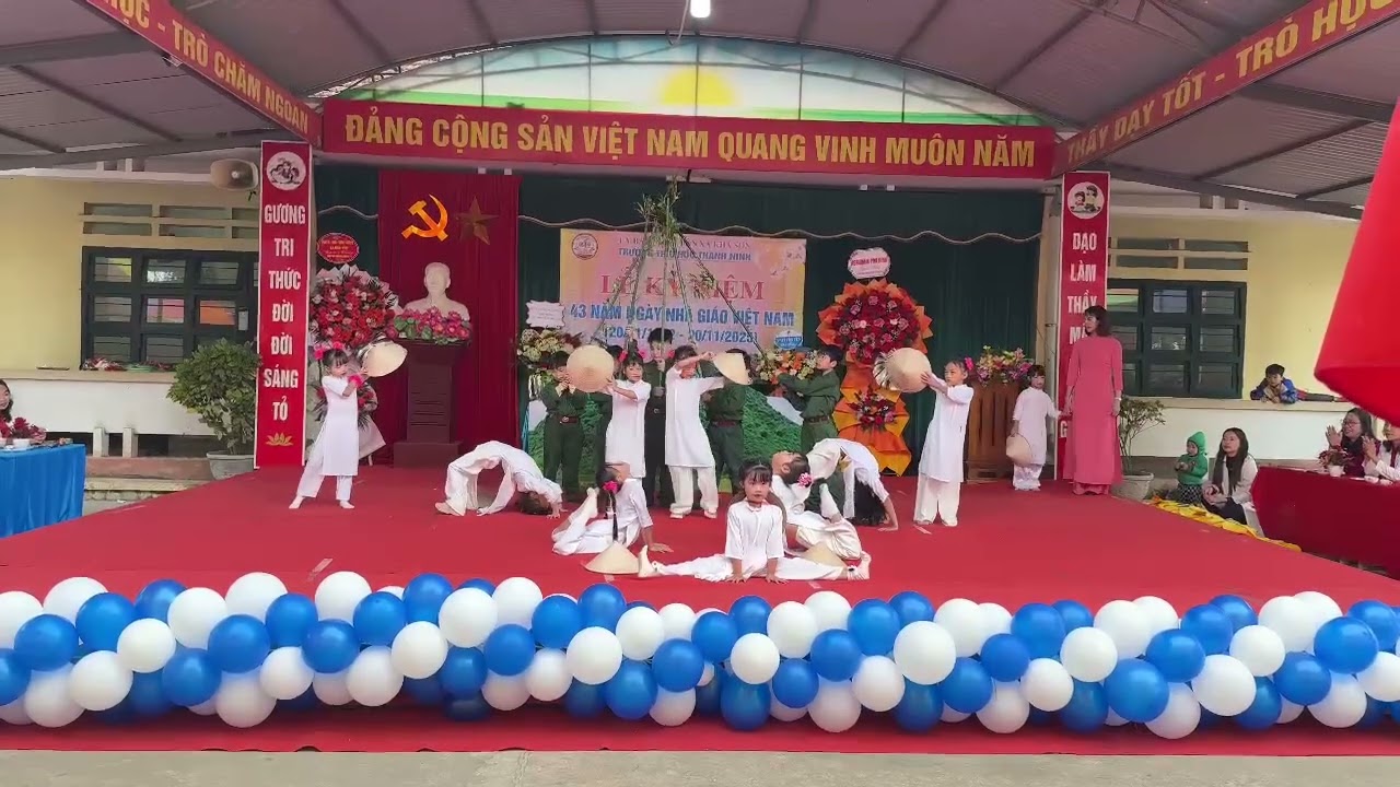Tiết mục văn nghệ lớp 2C.