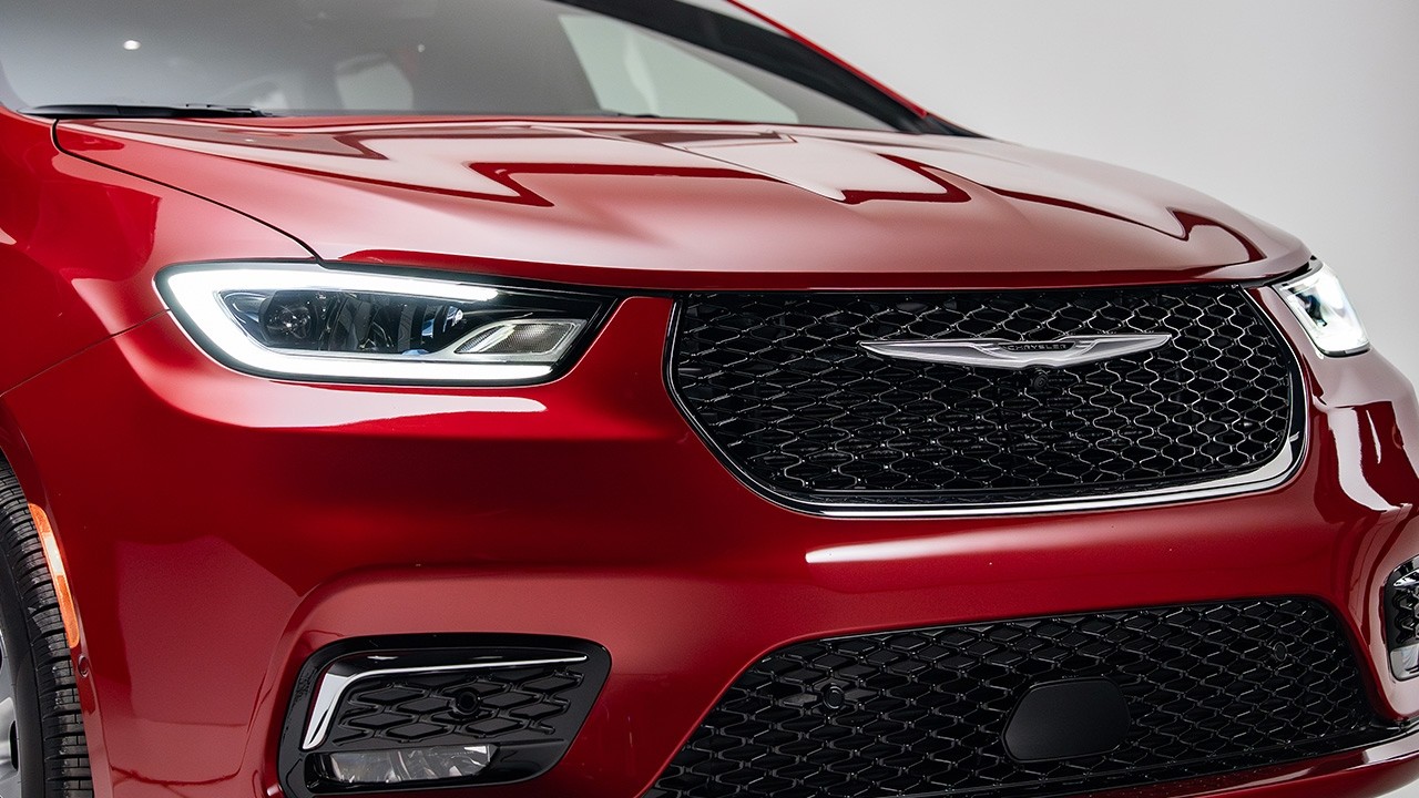 Обзор подключенных сервисов и приложений | Chrysler Pacifica 2026 | Серия обзоров