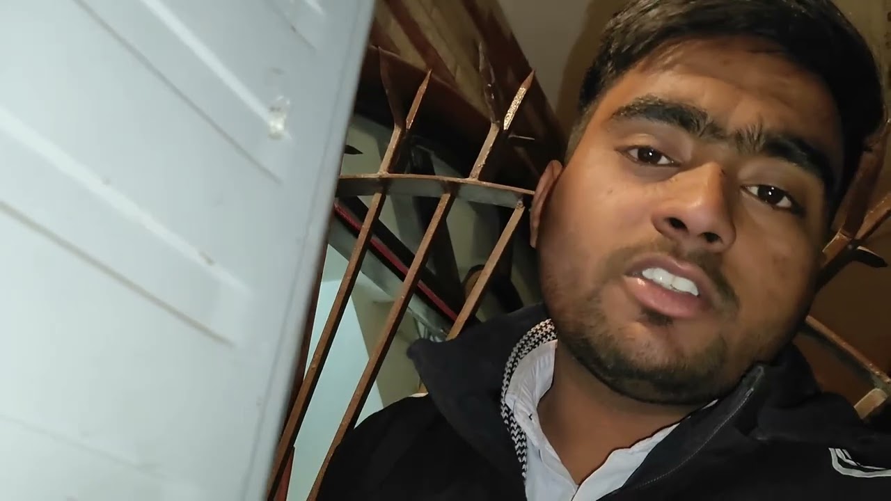 Is mosam ma AC installation kon karata hai 🤣