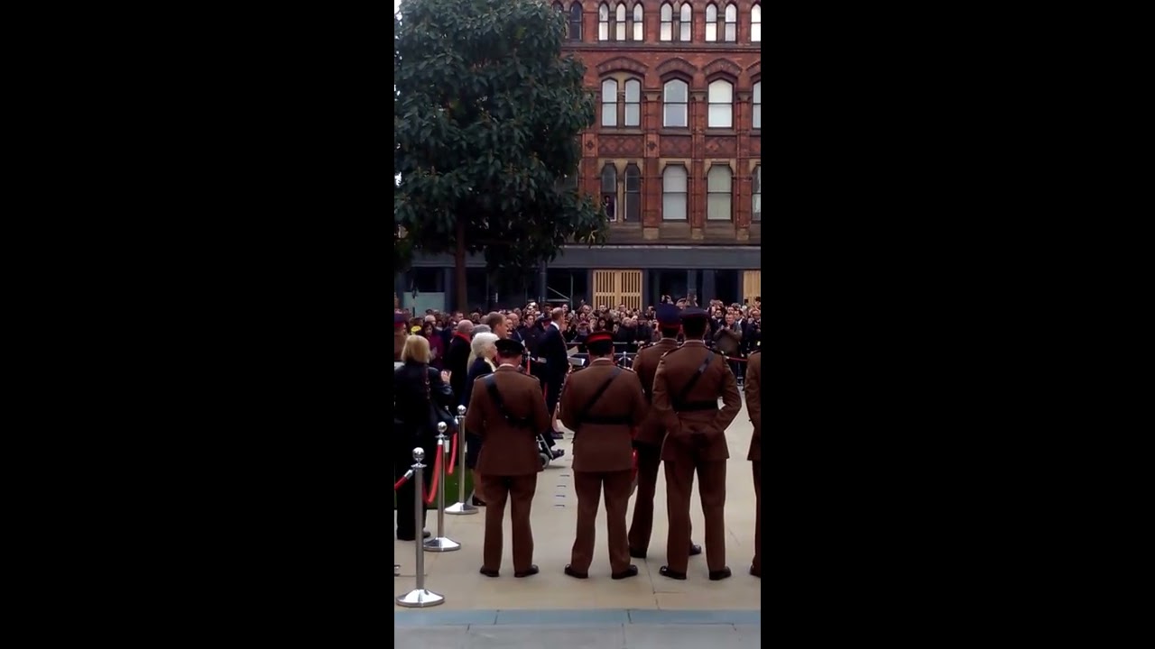 Prince William and Kate are in Manchester today for a royal visit.14.10.2016