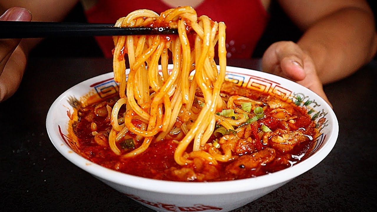 【わずか10分】全国のラーメンファンを無口にさせるほど旨い『やばい激辛麺』の作り方