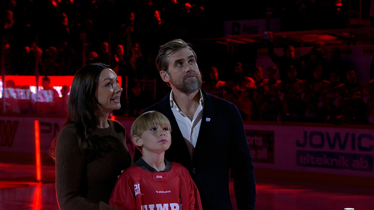 Henrik Zetterberg hyllas med tr&ouml;jhissning i Timr&aring;