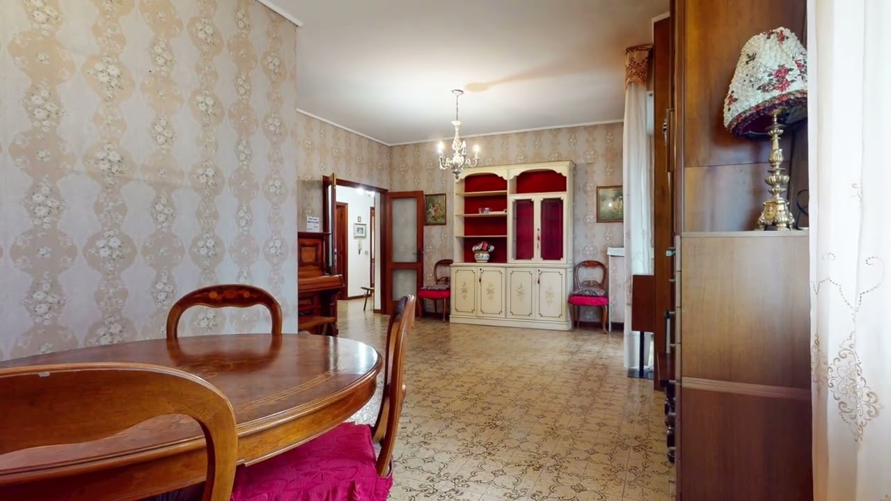 Appartamento al terzo piano con garage doppio e soffitta – Zona servitissima