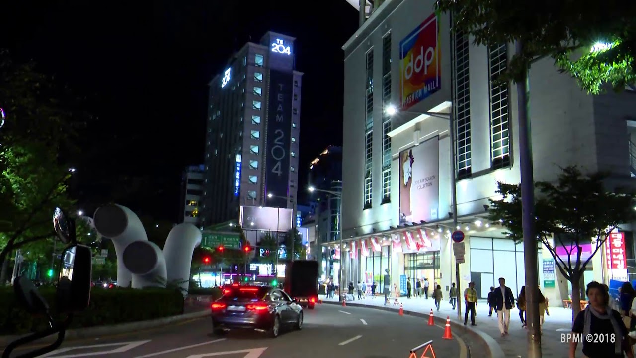 Mengunjungi Pusat Perbelanjaan Kawasan Dongdaemun, Seoul, 10 September 2018
